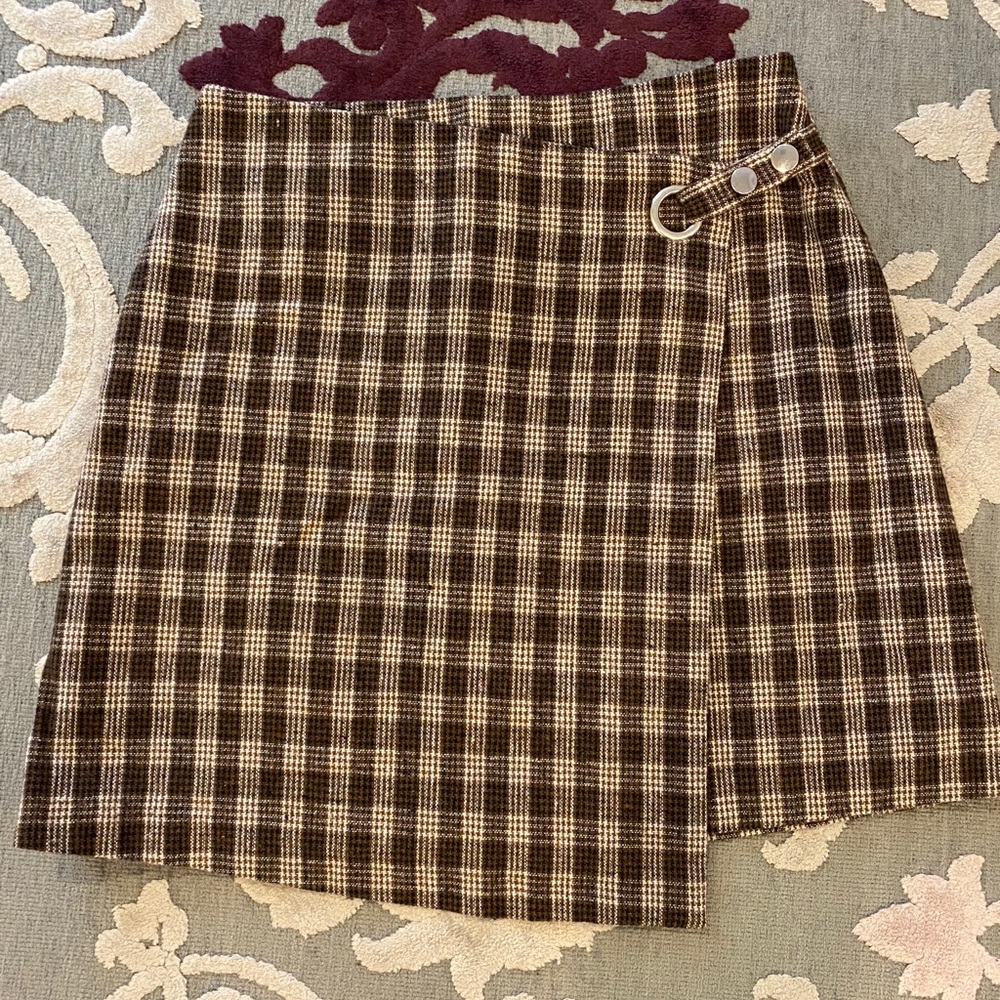 size small women’s plaid skirt